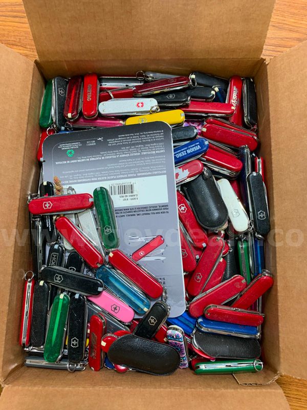 Miscellaneous Souvenir Knives/Multi-tools