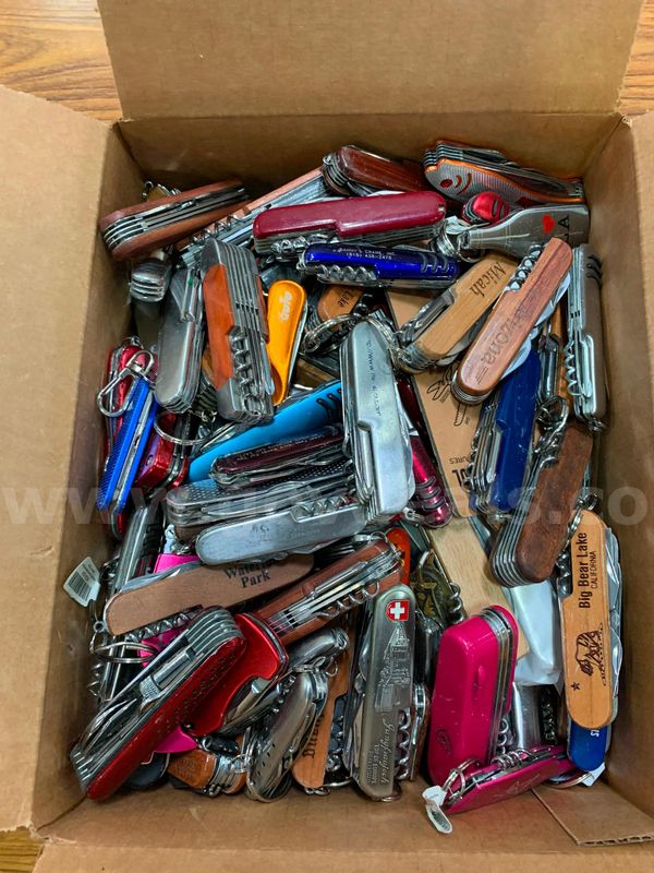 Miscellaneous Souvenir Knives/Multi-tools