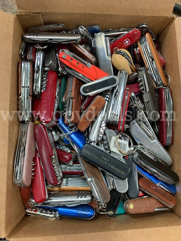 Miscellaneous Souvenir Knives/Multi-tools