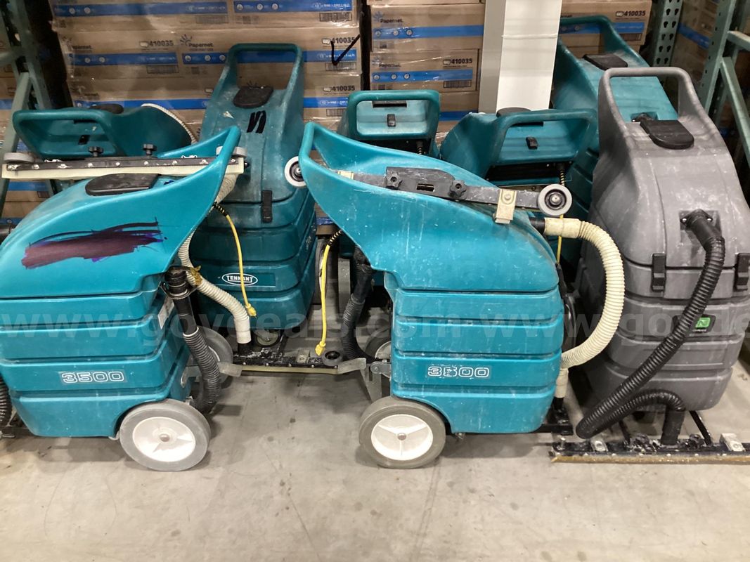 8 Tennant wet/dry vacuums