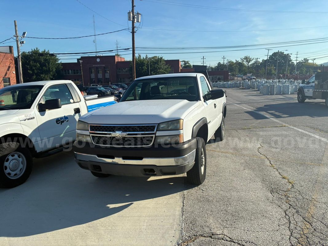 2005 Chevrolet Silverado 2500HD Work Truck Long Bed 4WD
