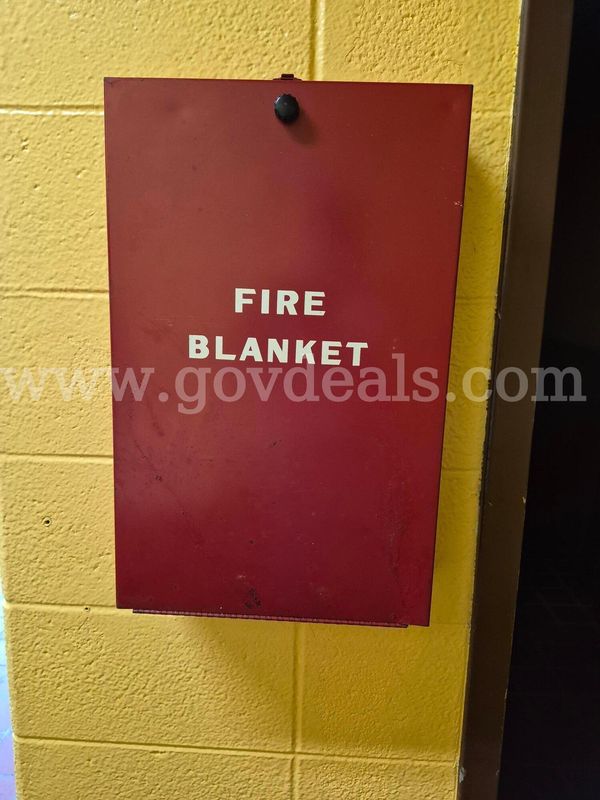 FIRE BLANKET WITH CABINET