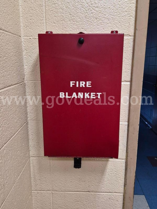 FIRE BLANKET WITH CABINET