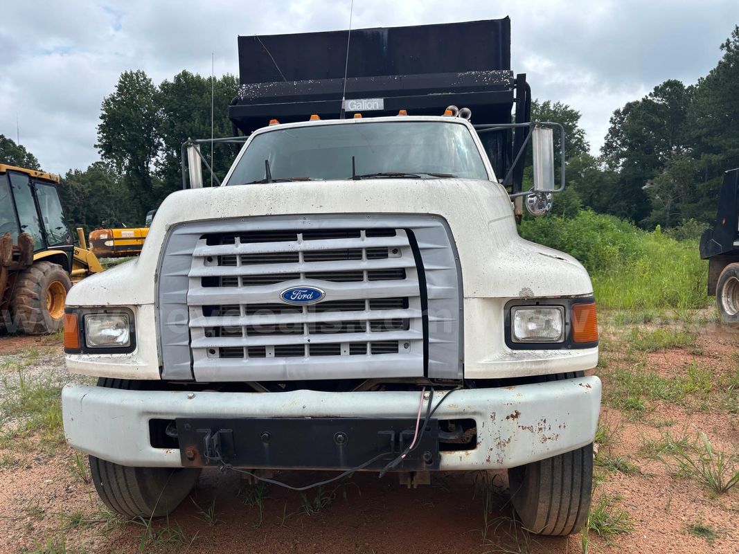 1997 Ford F800 (1 of 7)