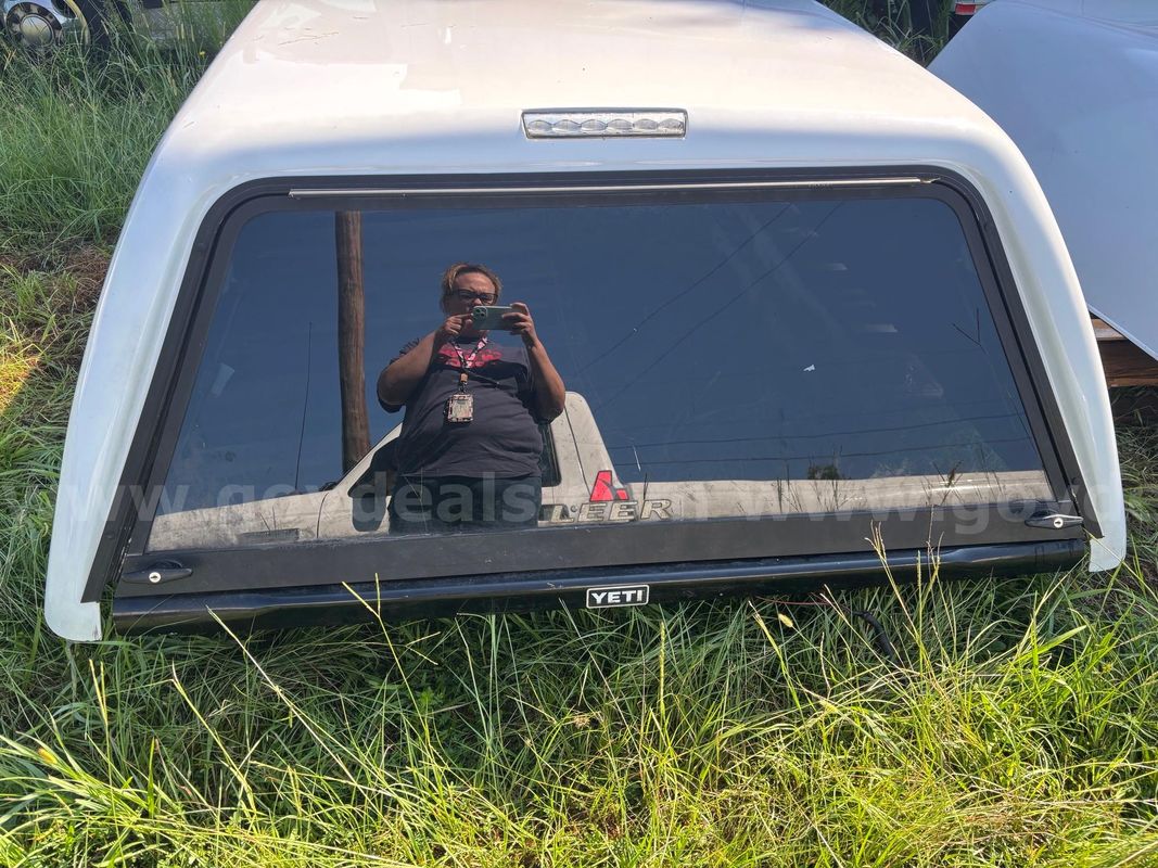 Truck bed cap for F-250