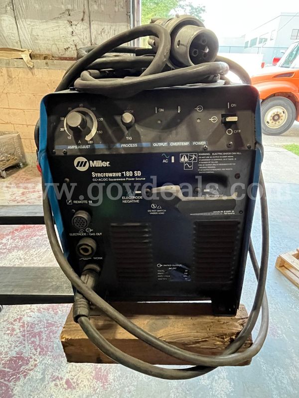 MILLER SYNCROWAVE 180 SD WELDER