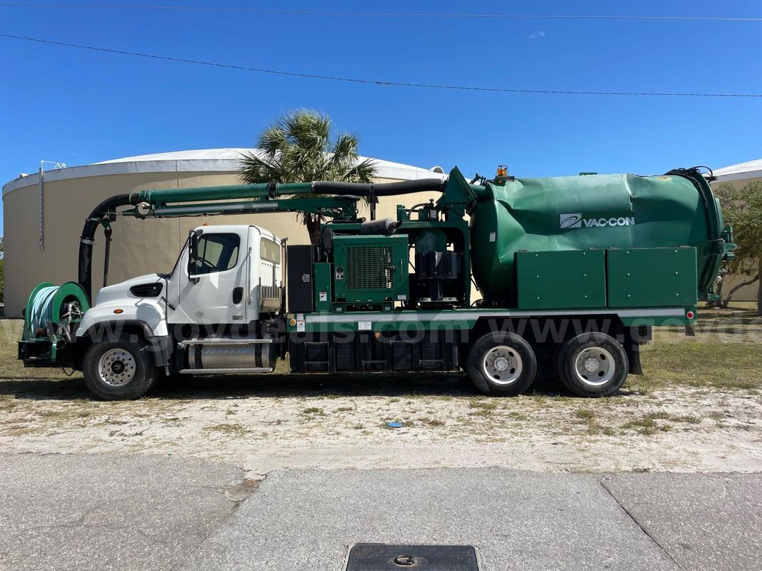 2013 Freightliner 114SD (1 of 12)