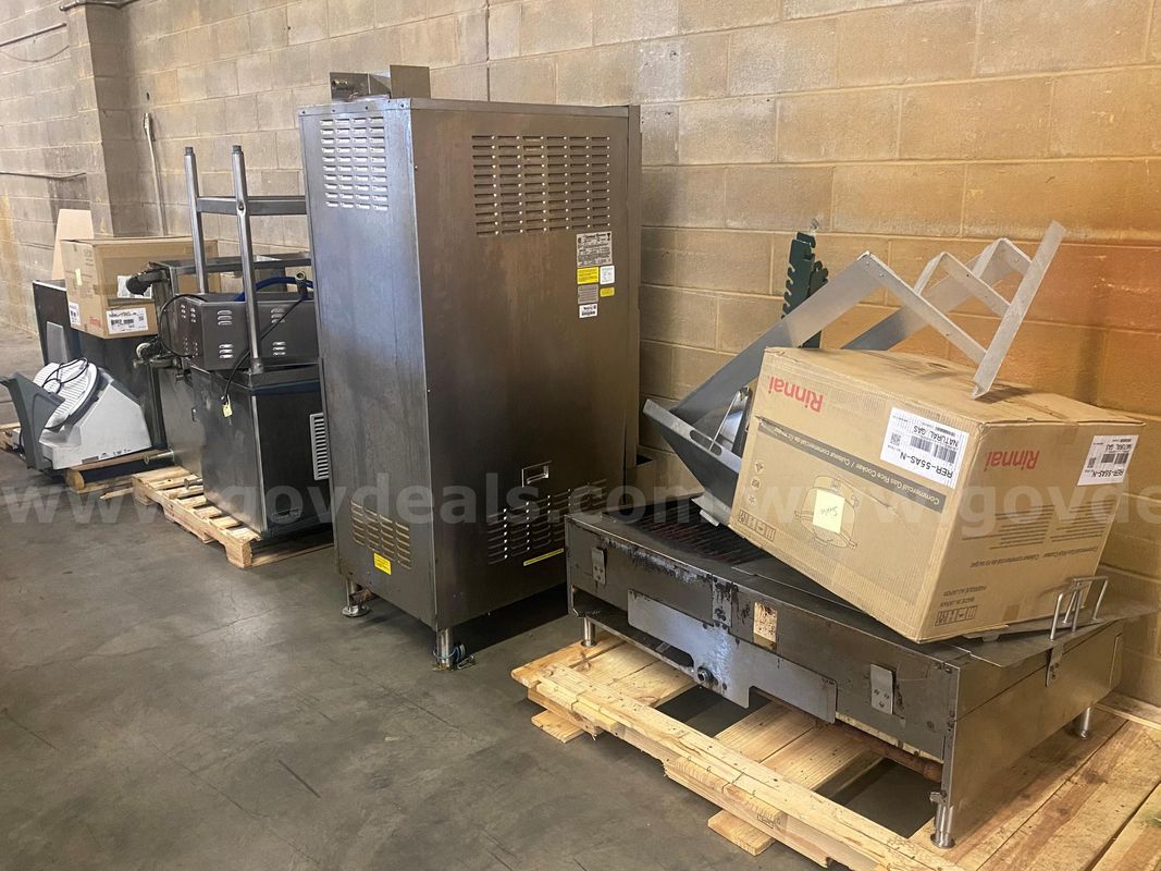 Commercial Stainless Steel Restaurant Kitchen Equipment (Lot of 3 PALLETS Oven and Accessories)