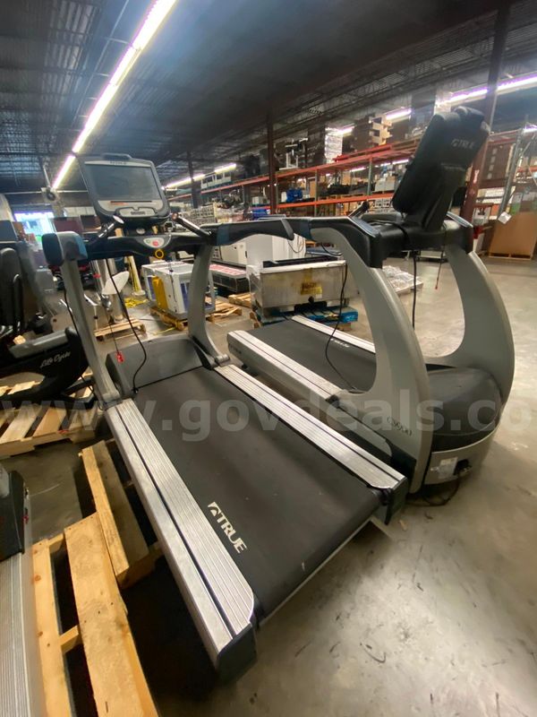 TRUE TCS900 TREADMILLS (Lot of 2)