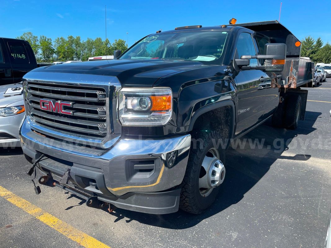 2016 GMC Sierra 3500HD 4WD CREW CAB PICKUP 4-DR, 6.0L V8 *UNDER 50K MILES!