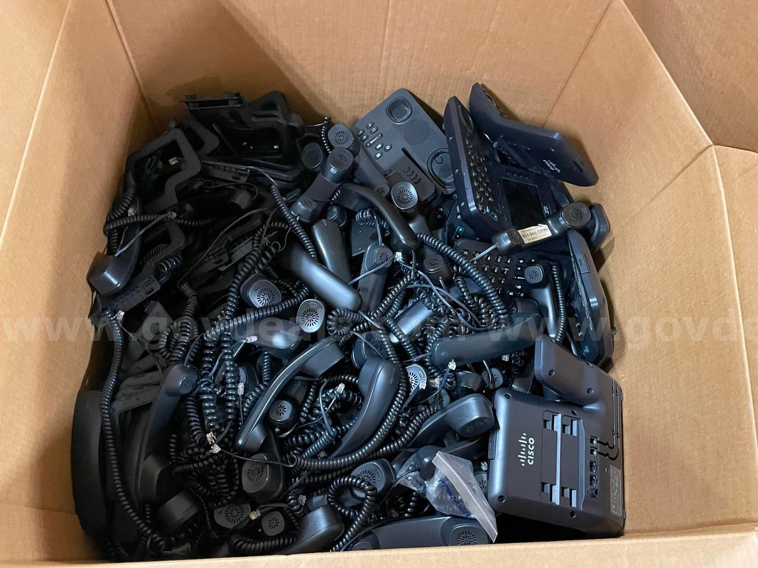 Lot of Cisco Office Phones and Handsets