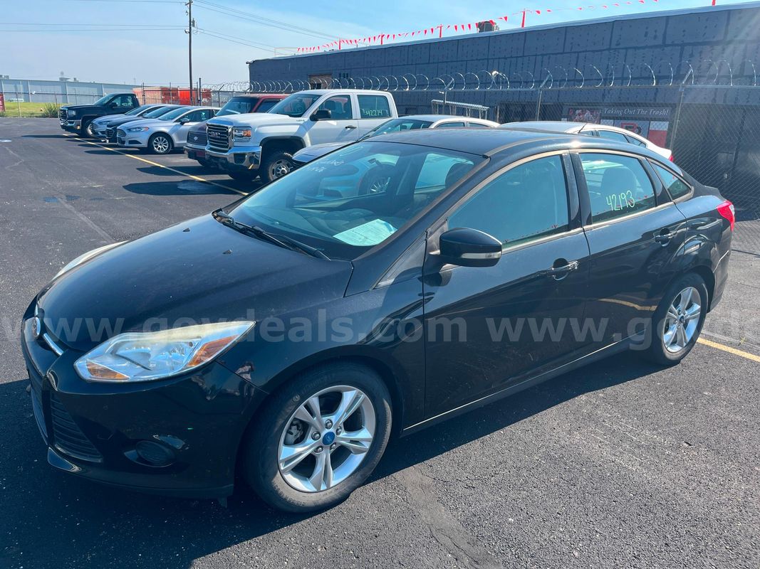 2014 Ford Focus SEDAN 4-DR, 2.0L L4 *LESS THAN 40K MILES!!