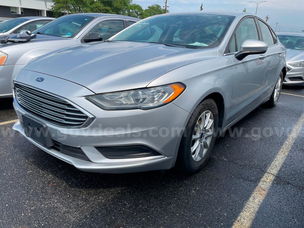 2017 Ford Fusion SEDAN 4-DR, 2.5L L4 **LESS THAN 50K MILES!!