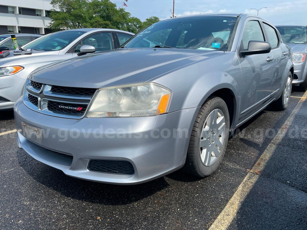 2013 Dodge Avenger SEDAN 4-DR, 2.4L L4 **LOW MILES!!