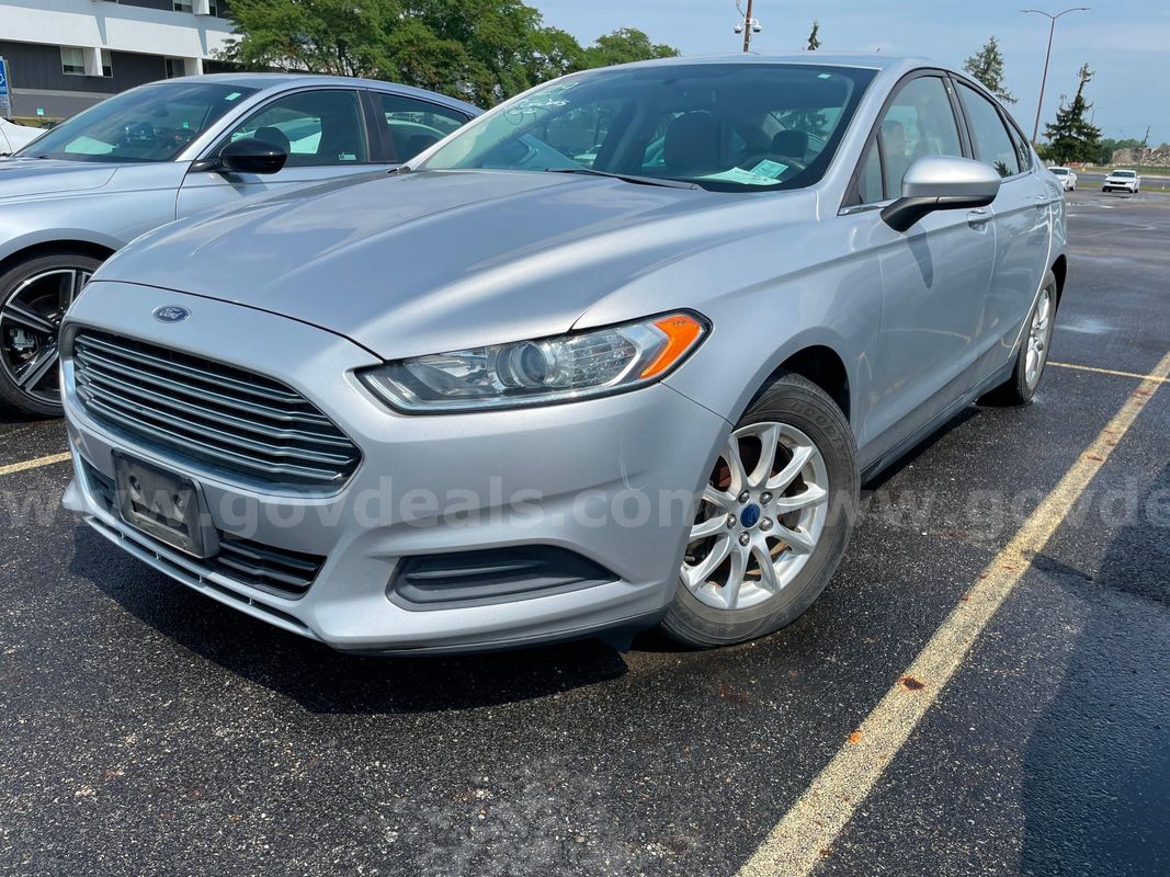 2016 Ford Fusion SEDAN 4-DR, 2.5L L4 **LESS THAN 100K MILES!!