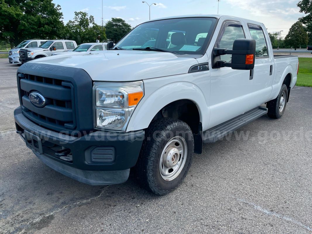 2016 Ford F-250 SD XL Crew Cab 4WD, 6.2L V8