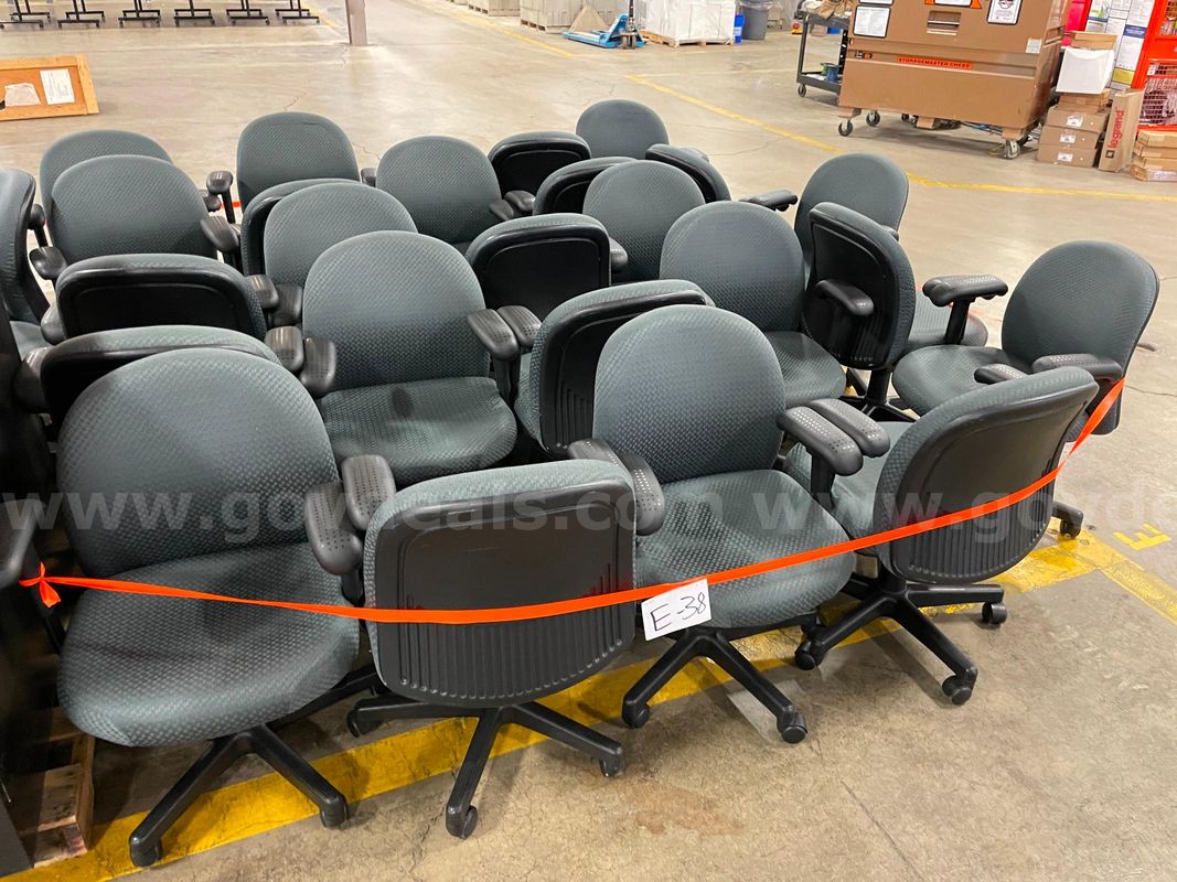 Lot of Piretti Office Chairs, Model P2MBL