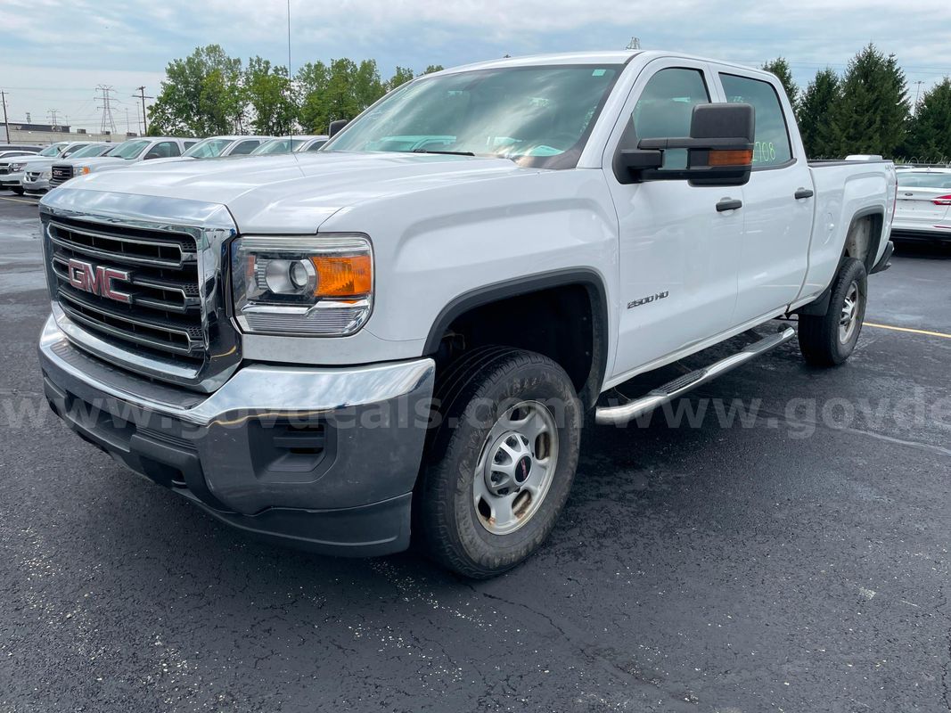 2015 GMC Sierra 2500HD 4WD CREW CAB PICKUP 4-DR, 6.0L V8