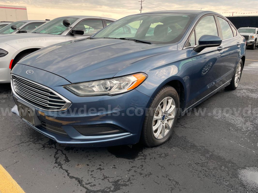 2018 Ford Fusion SEDAN 4-DR, 2.5L L4 *LESS THAN 50K MILES!!