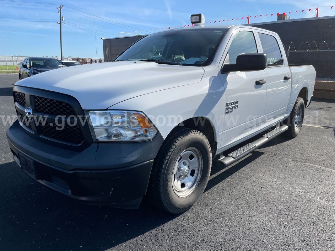 2019 RAM 1500 Classic 4WD CREW CAB PICKUP 4-DR 3.6L V6