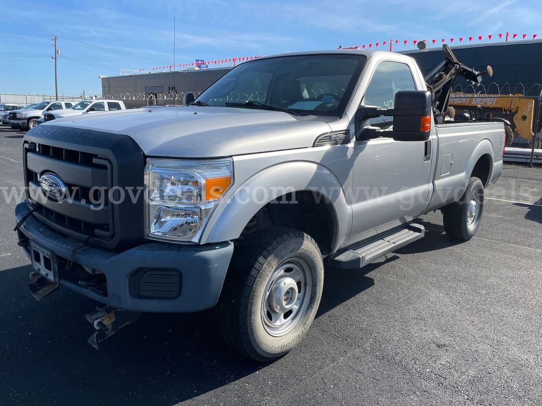 2016 Ford F-250 XL SD 4WD REG CAB PICKUP 2-DR 6.2L V8 *VERY LOW MILES!!