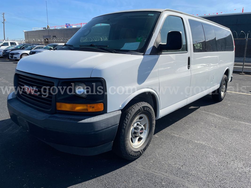 2017 GMC Savana EXT Passenger VAN 4.8L V8