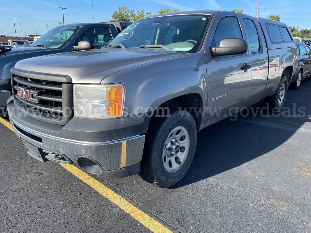 2013 GMC Sierra 1500 4WD EXT CAB PICKUP 4-DR 4.8L V8
