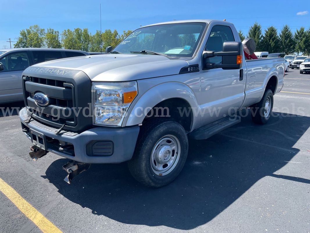 2016 Ford F-250 XL SD 4WD REG CAB PICKUP W/ SNOWPLOW, 6.2L V8