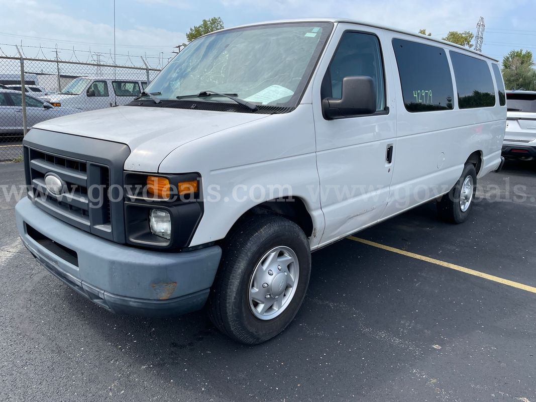 2014 Ford Econoline E-350 XL SD Extended Passenger Van, 5.4L V8