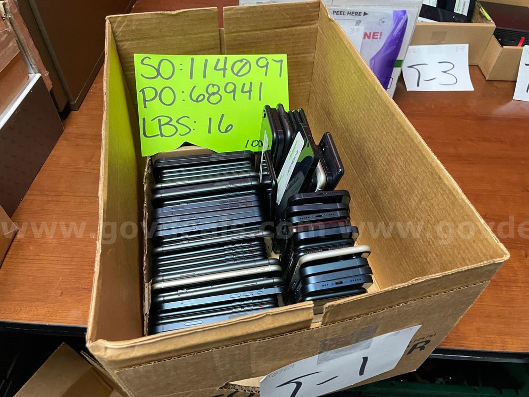 Lot of Various iPhones **Sold As Scrap**