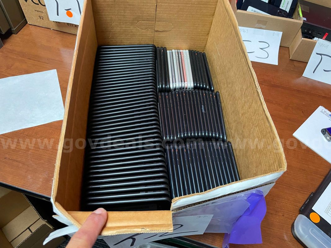 Lot of Various Cell Phones **Sold As Scrap**