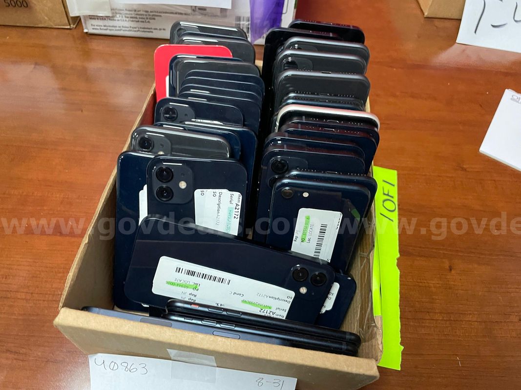 Lot of Various Cell Phones **Sold As Scrap**