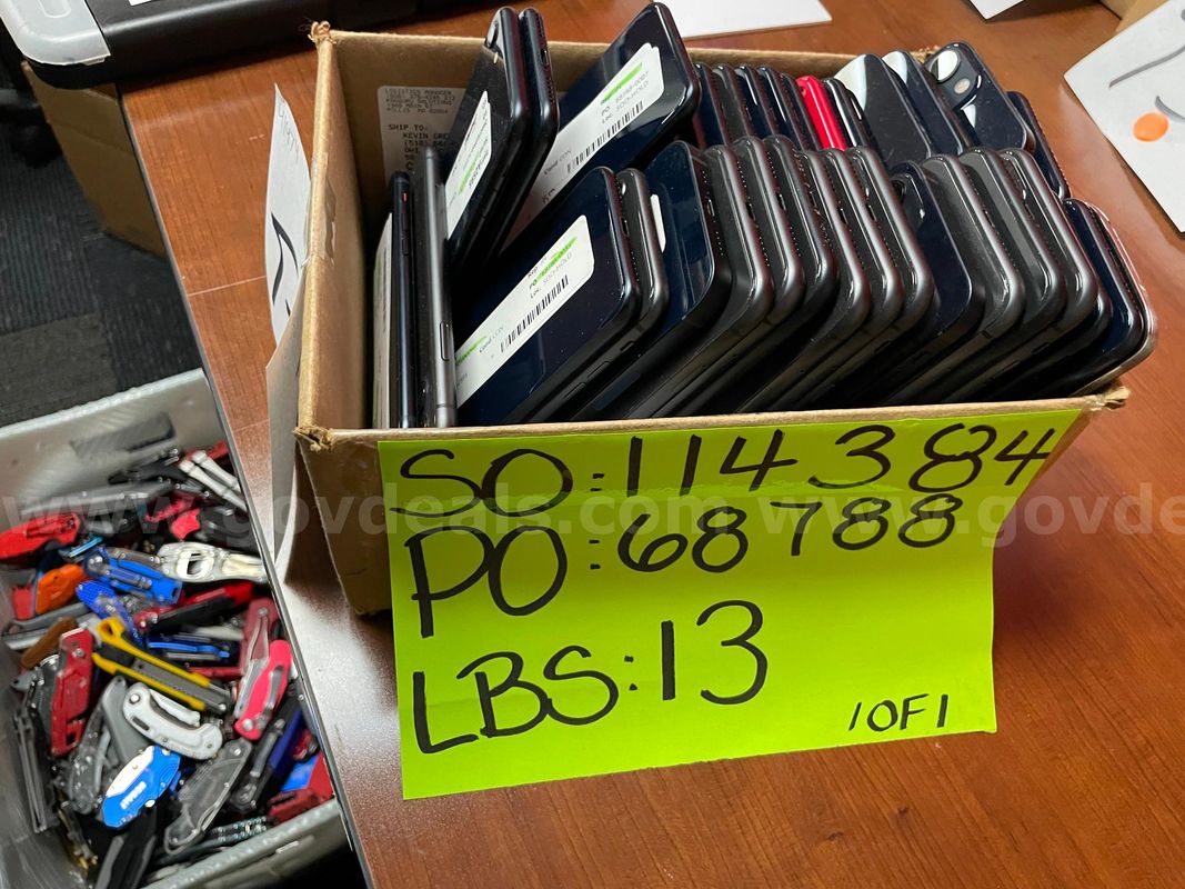 Lot of Various Cell Phones **Sold As Scrap**