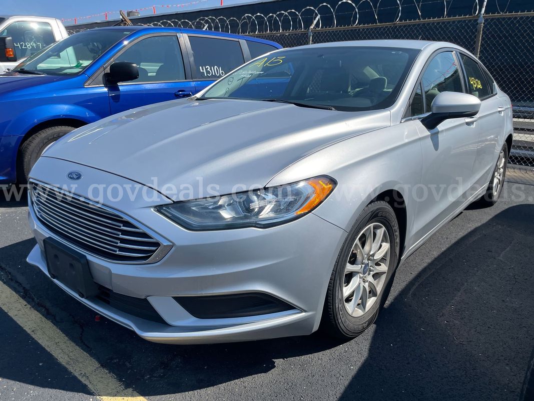 2017 Ford Fusion SEDAN 4-DR 2.5L L4 **LESS THAN 50K MILES!!