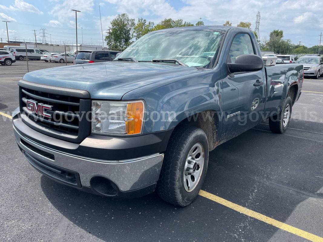 2012 GMC Sierra 1500 4WD REG CAB PICKUP 2-DR 4.8L V8
