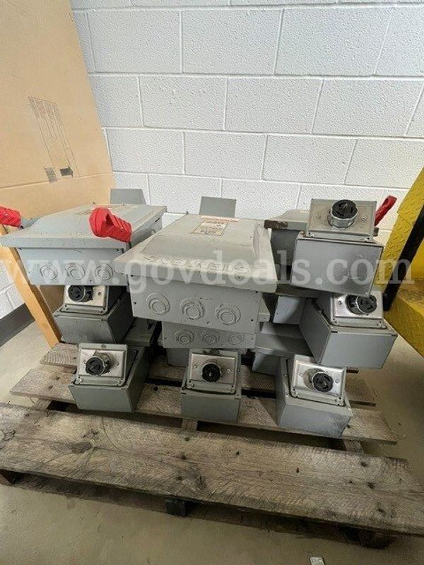 1 Used Pallet of Disconnect Switches