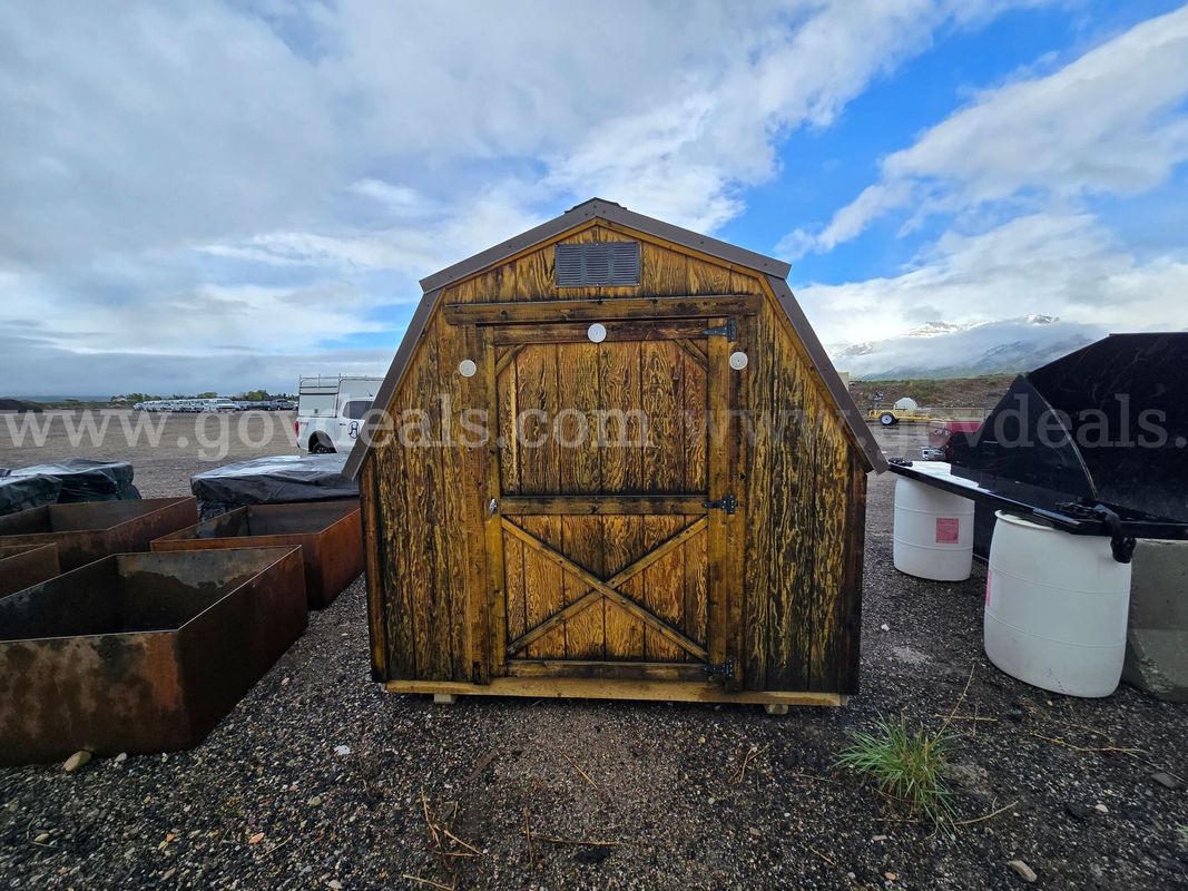 Shed with metal roof 8.5'x9'