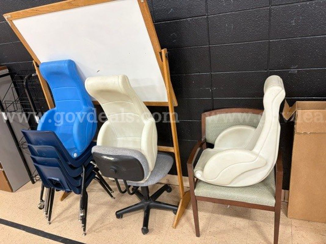 3 plastic gaming chairs