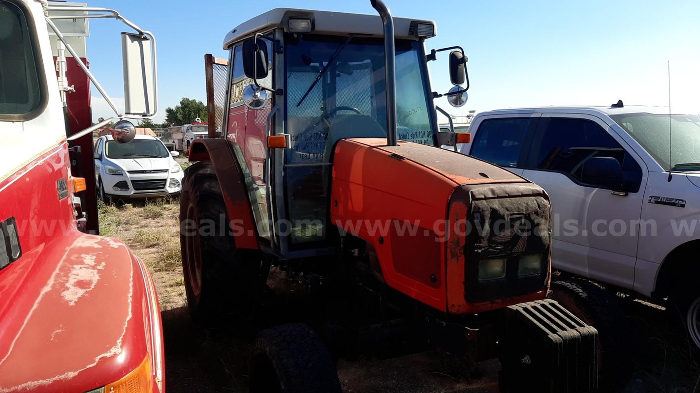 1998 Massey Ferguson 4245 Tractor