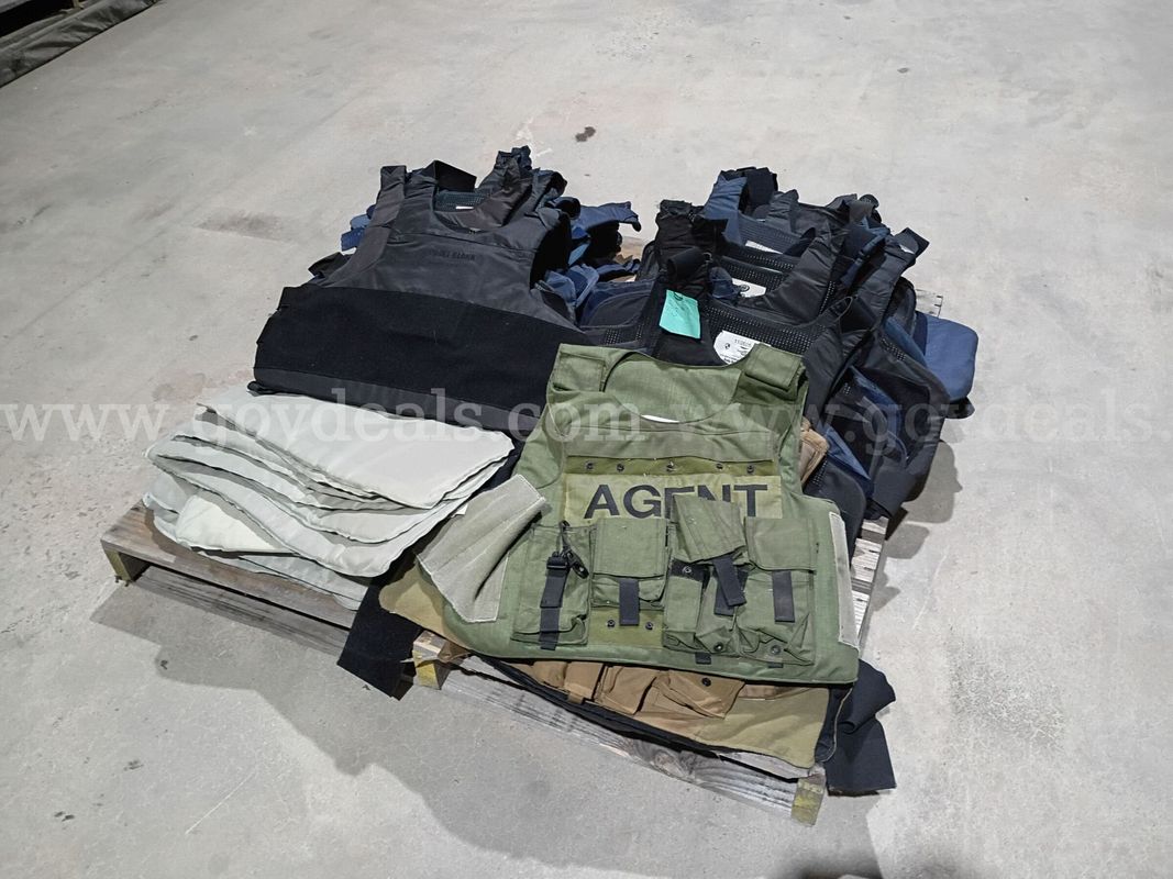 1 LOT OF 41 ELBOW AND KNEE PADS and LOT OF KEVLAR VESTS ETC