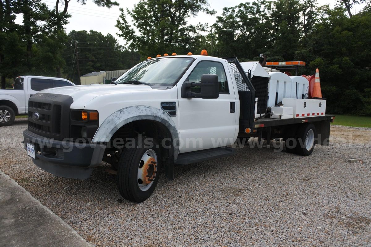 TRUCK, 2010 FORD F-550 W/JET SPRAY RIG (PC# 219120)