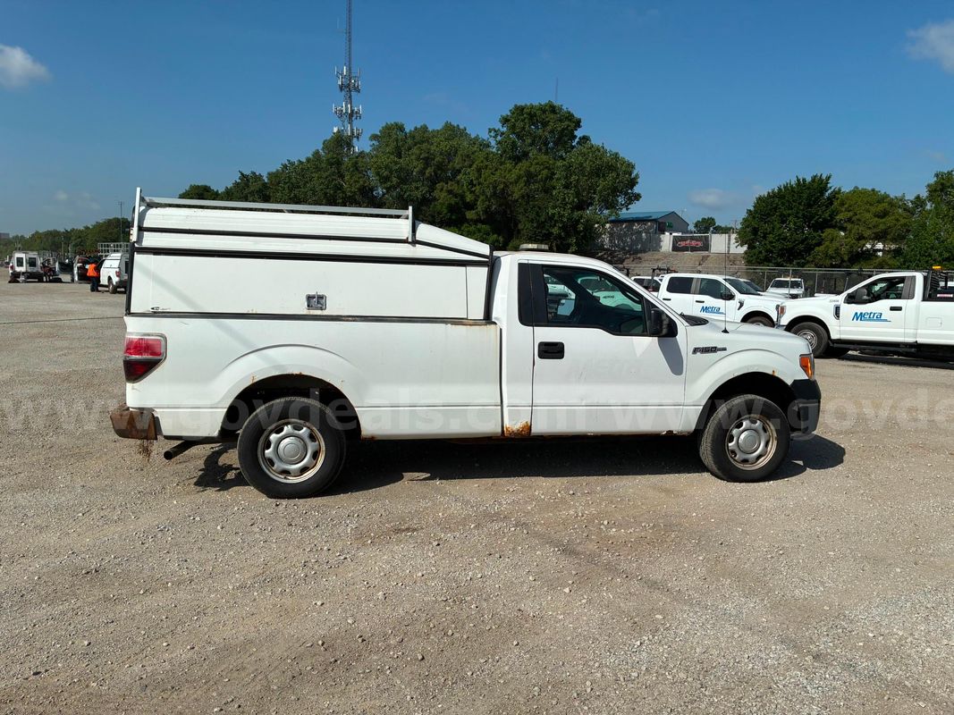 Unit 14408 - 2014 Ford F-150, 4x2, Reg cab 3.7L V6, tires LT225/65R17