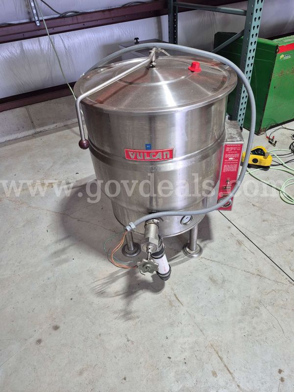 LOT of 1 Vulcan Kettle & 1 AccuTemp Steamer