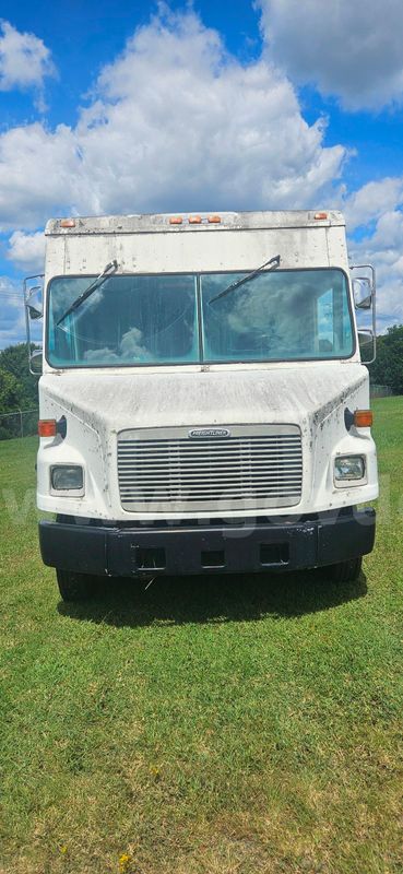 1999 Freightliner M-Line Walk-in Van