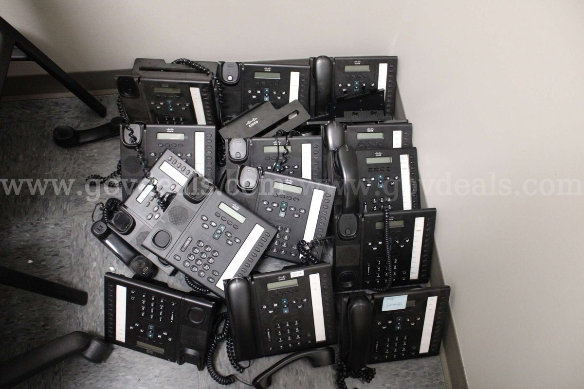 LOT of multiple Cisco 6961 telephones CP-6961