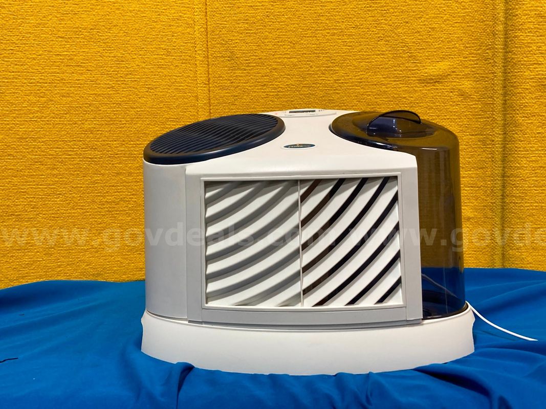 (1) Chung Mei Table-Top Humidifier
