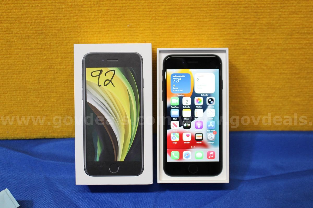 (1) Apple iPhone SE 2nd Generation 4.7''