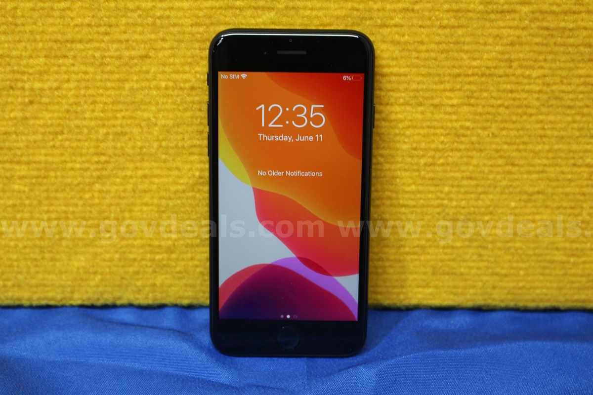 (1) Apple iPhone SE 2020 4.7"