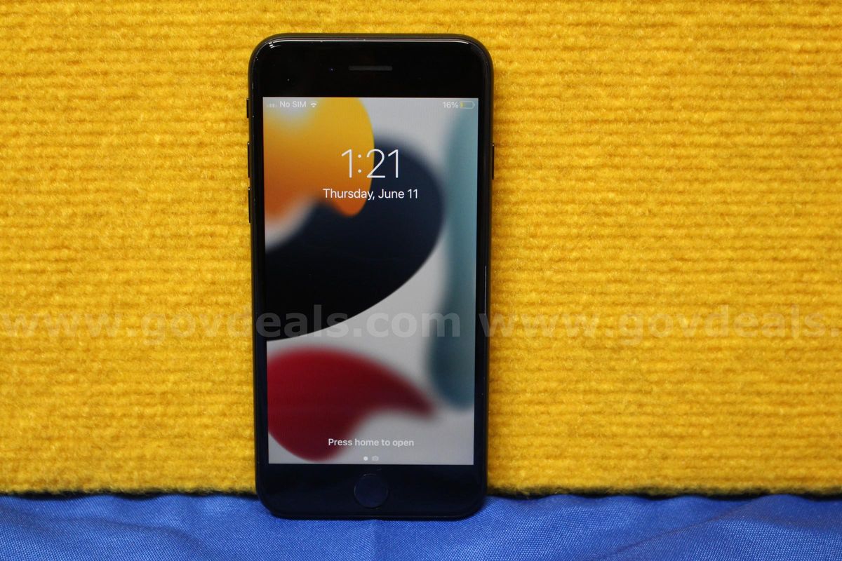 (1) Apple iPhone SE 2020 4.7"