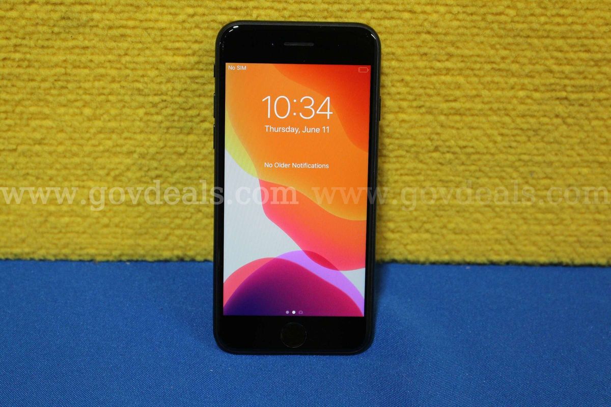 (1) Apple iPhone SE 2020 4.7"
